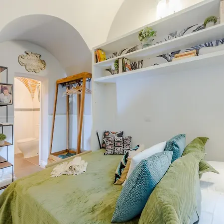 Appartamento In Near Renaissance Courtyard *